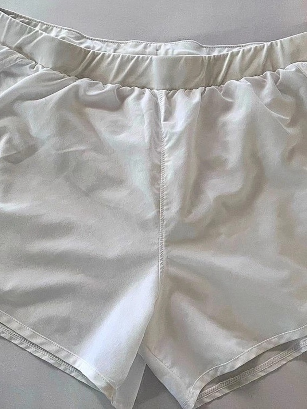 Under Armour Fly By 2.0 Shorts Women's White Athletic Shorts Size Large